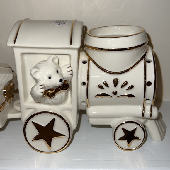 Mikasa Holiday Elegance 3 Piece Train Set - Picture 12 of 16